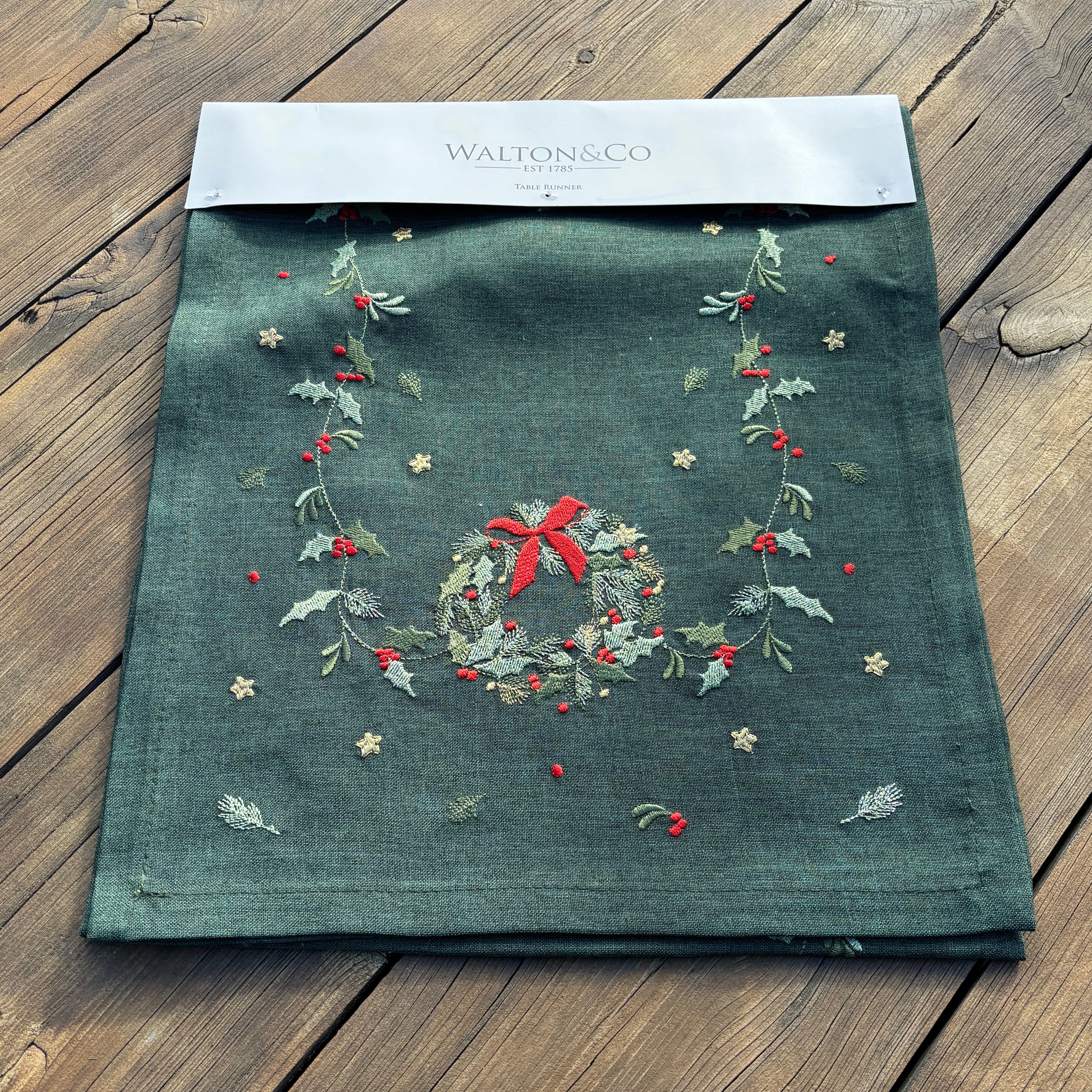 Embroidered Wreath Trail Runner Green 38x180cm