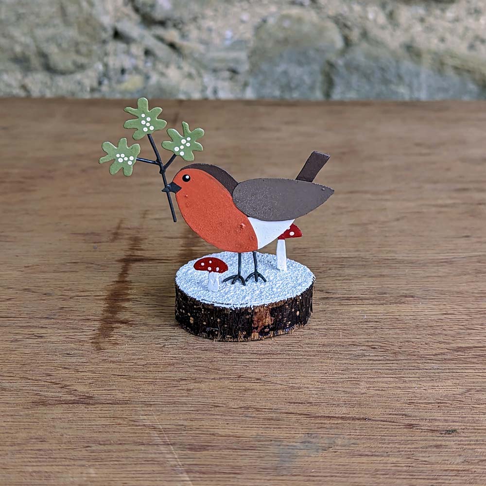 Mistletoe Robin on Wooden Base